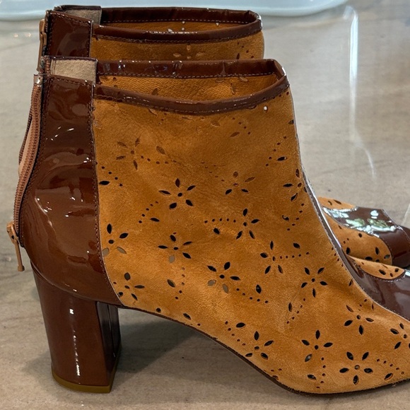 Jennifer Tattanelli Women’s Elegant Laser Cut Ankle Booties - Picture 4 of 7